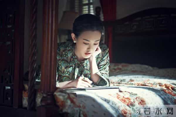 母亲是影后,丈夫是著名演员,公公是央视名嘴,34岁的她却当网红