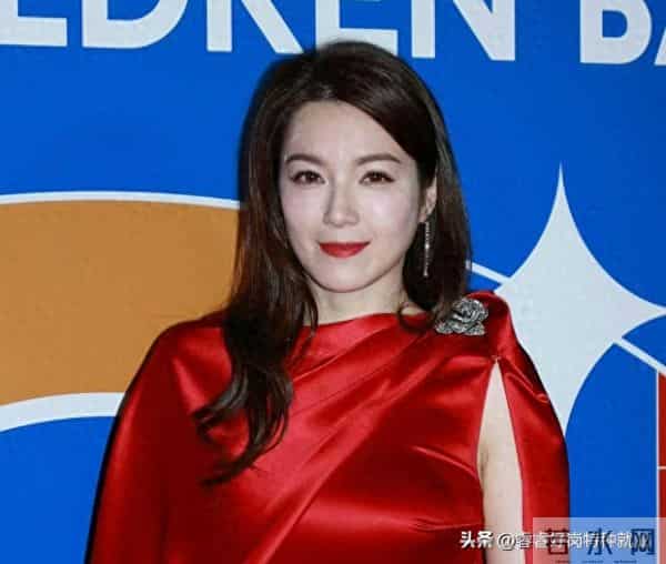 香港著名女明星正式离婚！身边已有人追求，前夫不想离婚又不要娃