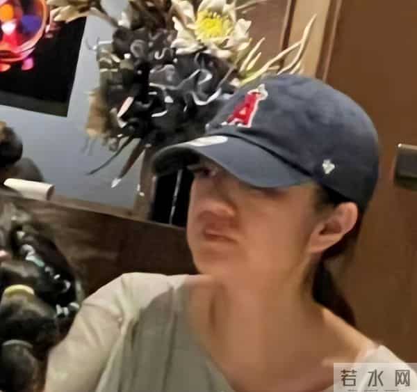 富豪老公被判13年!45岁安以轩过得不轻松,为了孩子都变男相了