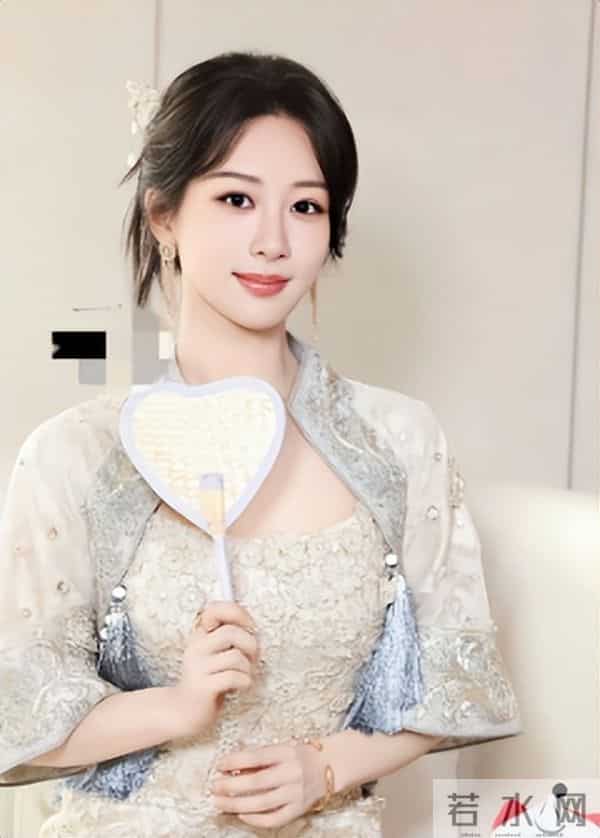 官媒公开“点名”,揭开33岁杨紫真实处境,秦俊杰那番话真没说错