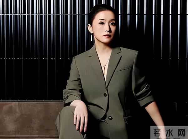 太癫了！王家卫被曝后白百何又自揭伤疤，陪玩陪睡只是冰山一角