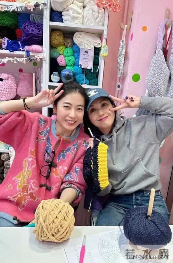 甘比和情敌在较劲，给17岁女儿生日过于低调了！