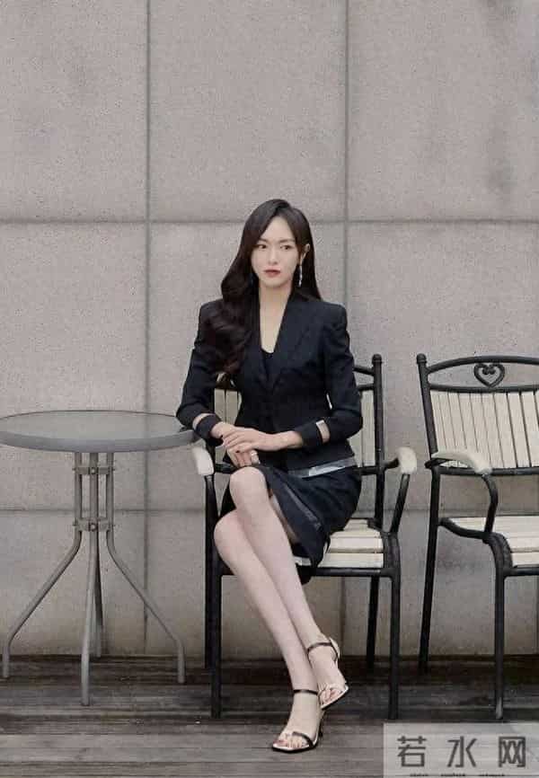 唐嫣的脚是最美的!小腿太细了