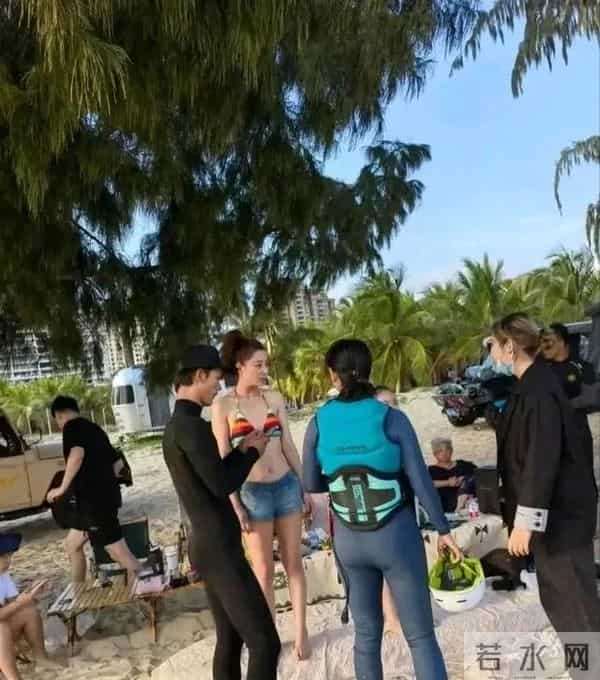 45岁殷桃近照曝光,身穿比基尼非常性感,真是越老越撩人了