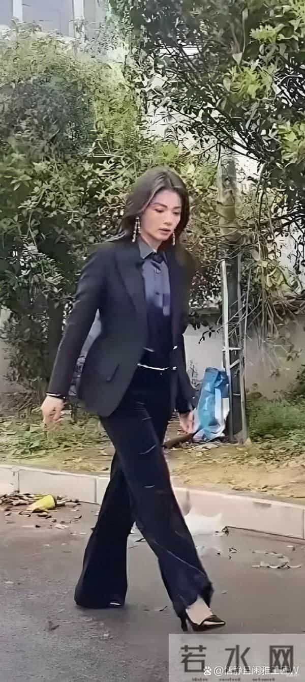 47岁刘涛被路人偶遇，真实的状态曝光，没有大家说的那么漂亮