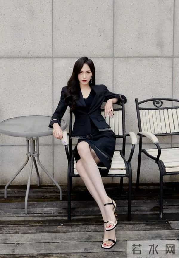 唐嫣的脚是最美的!小腿太细了