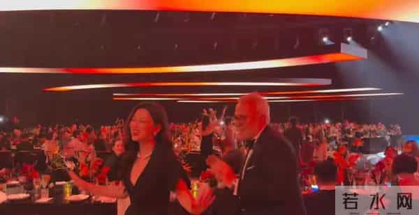 这一夜,巩俐头发白了,朱珠和卡地亚高层跳舞,郭晶晶盘发贵气