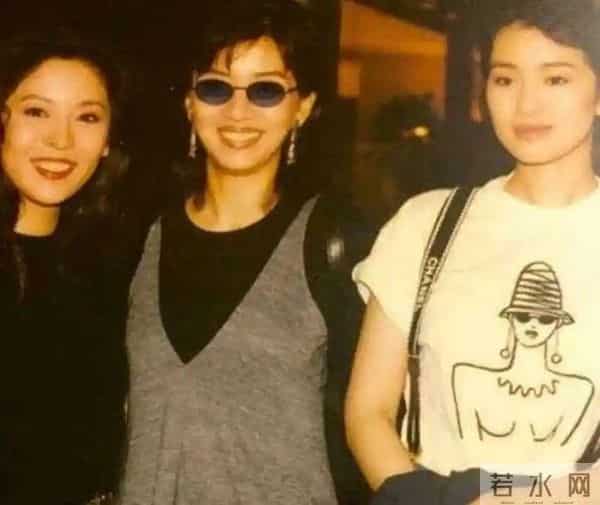 向佑彻底没救了!现身南昌酒吧,新交的女友又胖又颓,烟酒不离手