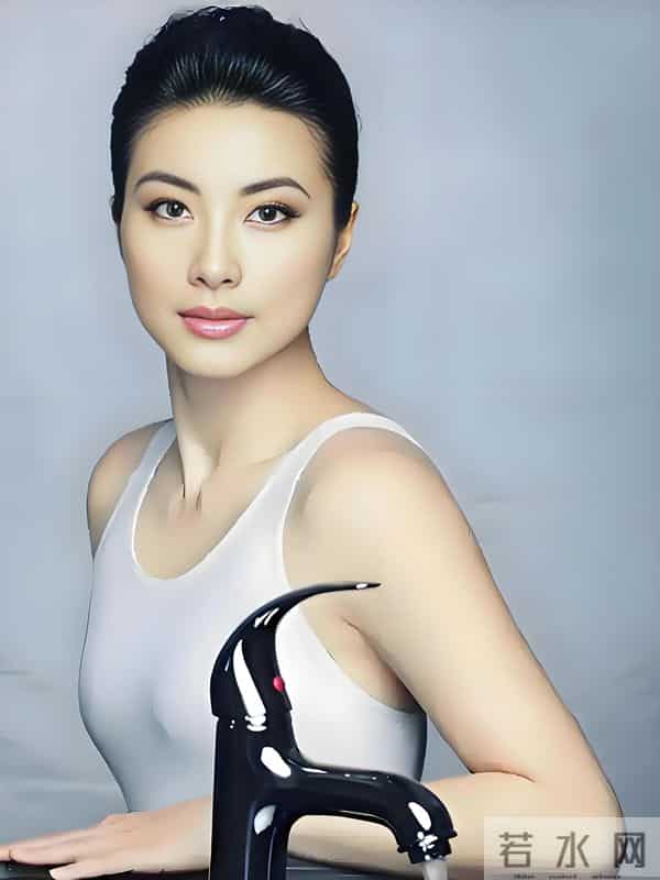 豪门圈集体失语,郭晶晶喜讯印证预言,79岁公公霍震霆再破天花板