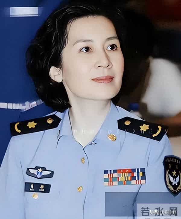 她是著名国家一级演员，享“正军级”待遇，却曾被丈夫嫌弃演戏