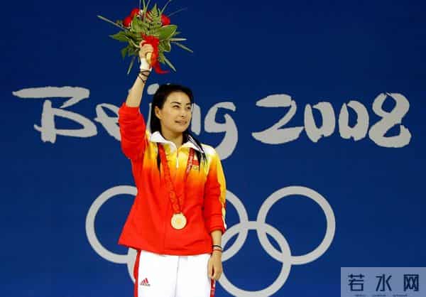 豪门圈集体失语,郭晶晶喜讯印证预言,79岁公公霍震霆再破天花板