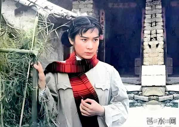 她是著名国家一级演员,享“正军级”待遇,却曾被丈夫嫌弃演戏