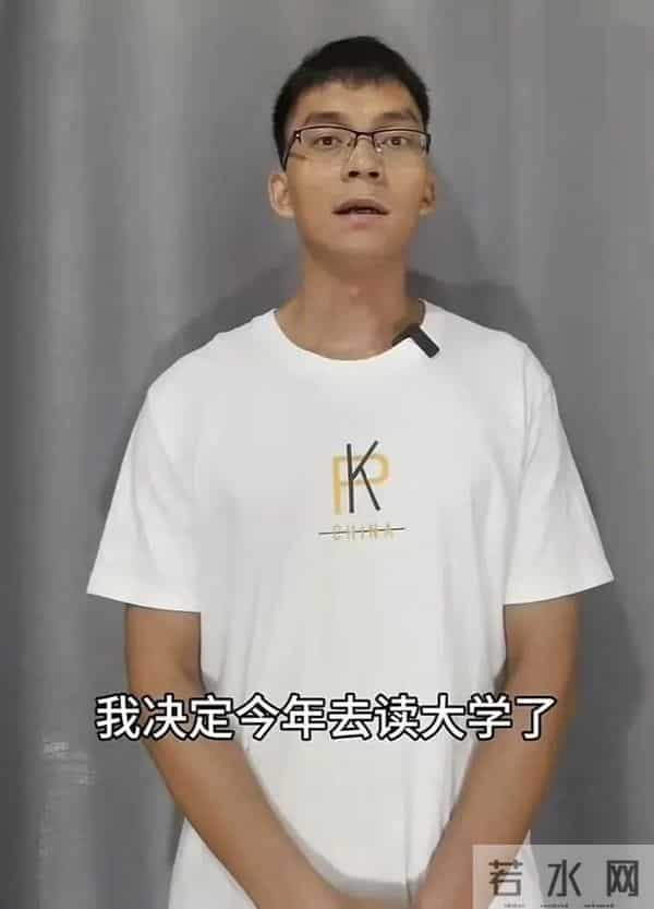 高考16次的唐尚珺露面,36岁直播带货,团队有俩同校女生,网友:浪费资源