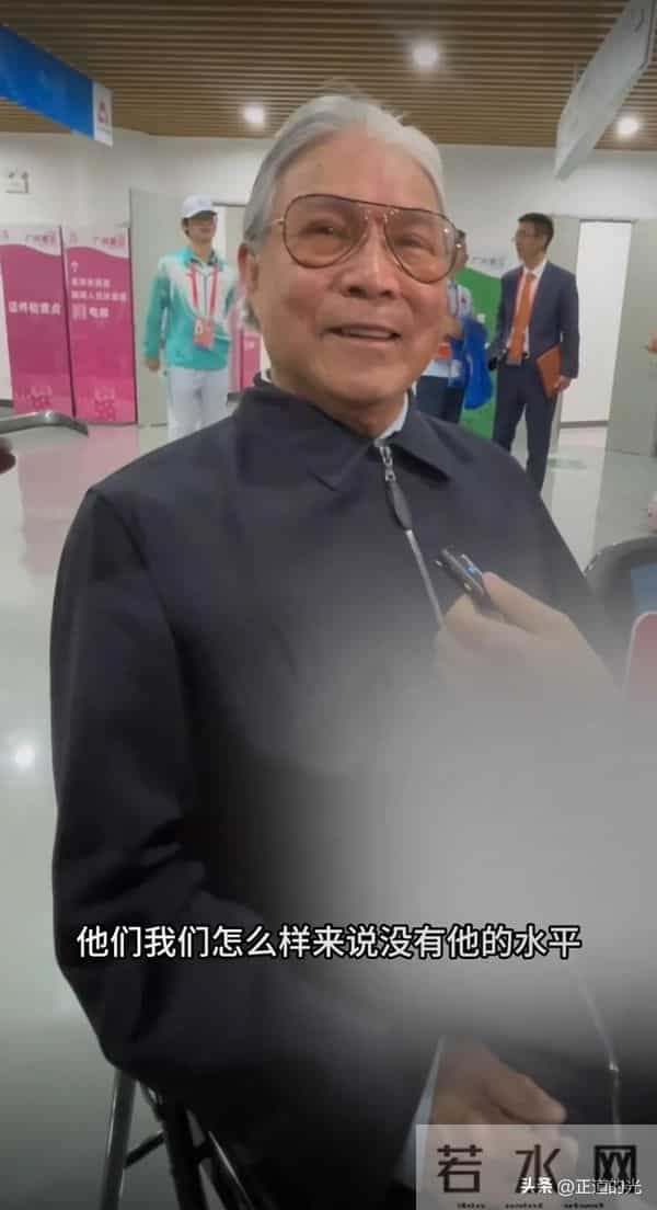 霍震霆称郭晶晶全运会火炬手没有告诉自己 一提儿媳就笑得合不拢嘴