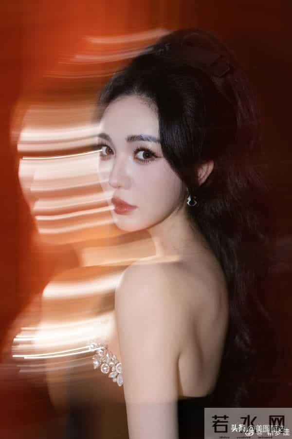 靳梦佳,湖南卫视主持人,人称小徐璐