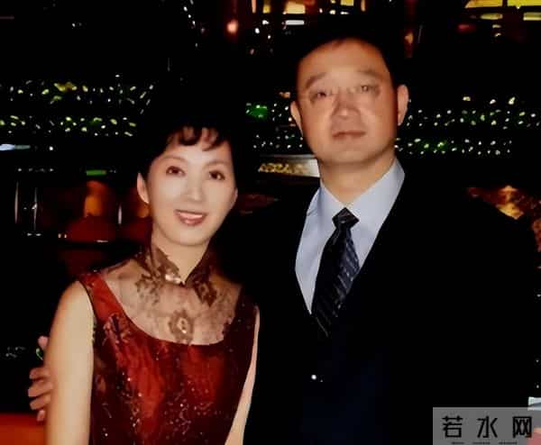 39年后,再看因流氓案“逃往”美国的龚雪,郭德纲说的话终于应验