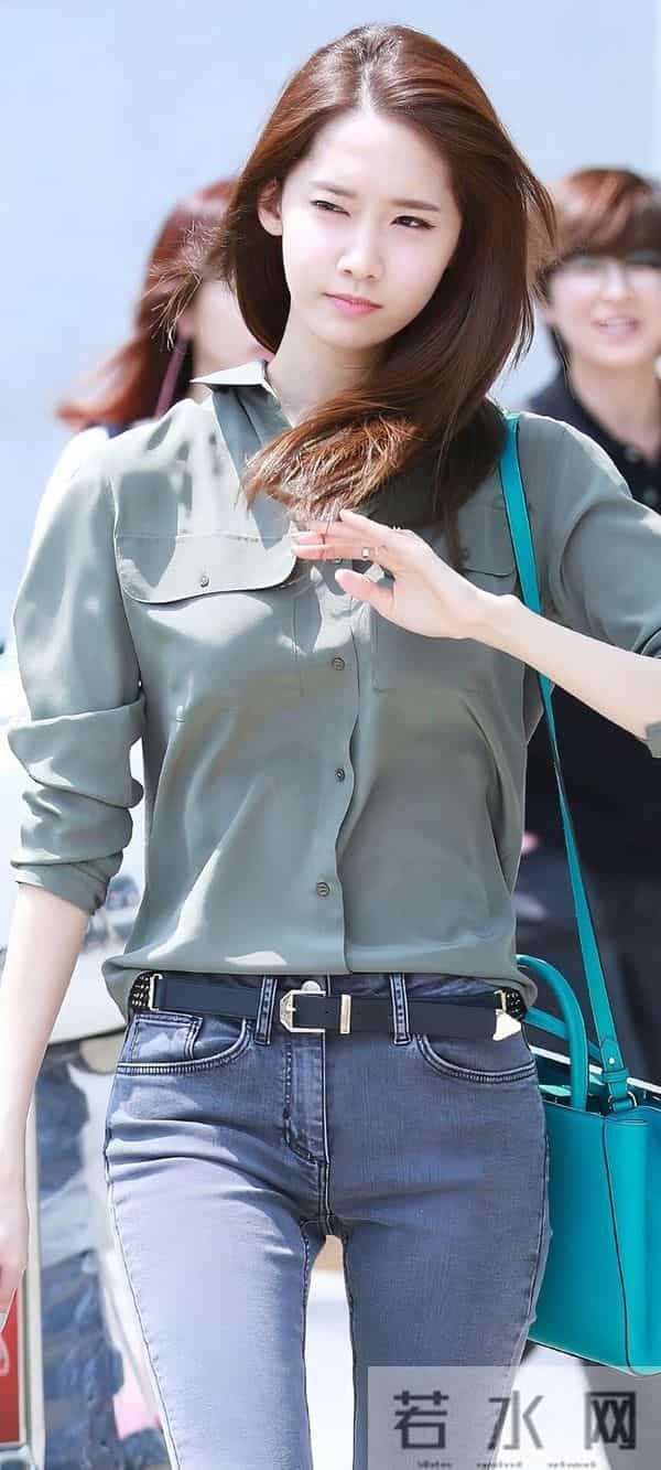 林允儿紧身牛仔裤的性感，是高级又撩人的致命诱惑！