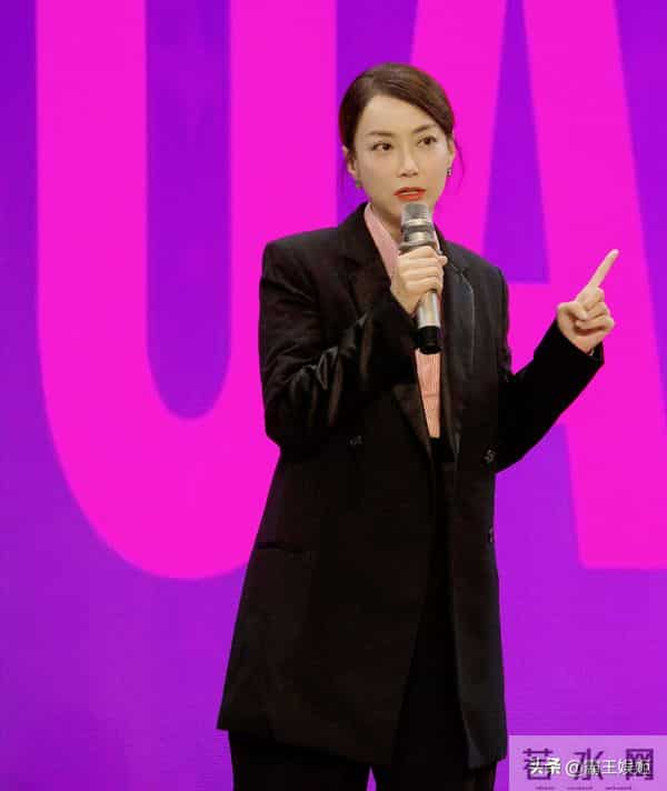 陈伟霆现身谢霆锋演唱会现场,侧颜逆天,霍汶希看得都犯花痴了