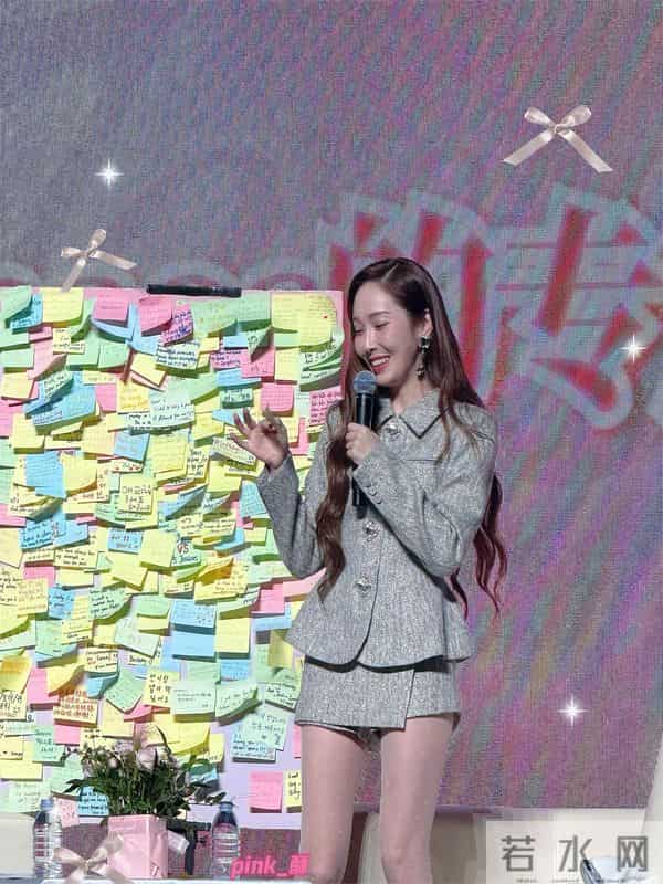 郑秀妍最新照大胆的肉色丝袜银色高跟鞋依旧宝刀不老