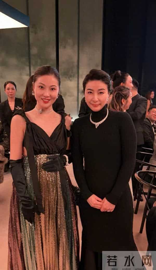 巩皇和郭晶晶同框，晶晶姐优雅非凡 尽显高级风范。霍震霆预言封神