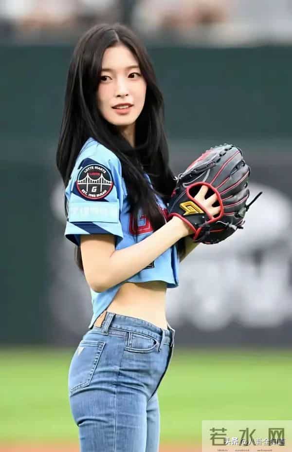 崔乂园：紧身牛仔裤，这身材也太好了吧