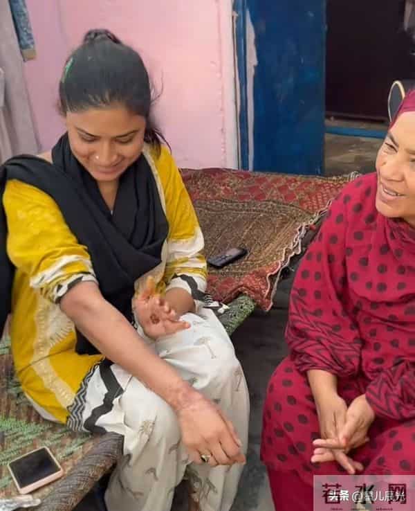 苏美拉向李超群借750元 他没借也没回信息 李超群直播回应这个事