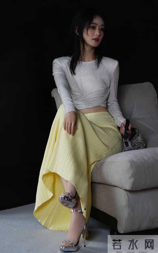 赵丽颖肉色丝袜配凉鞋！这什么搭配？