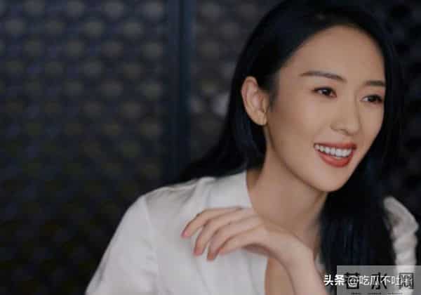 分手22年,40岁的童瑶高调官宣喜讯,如今成为张默高攀不起的存在