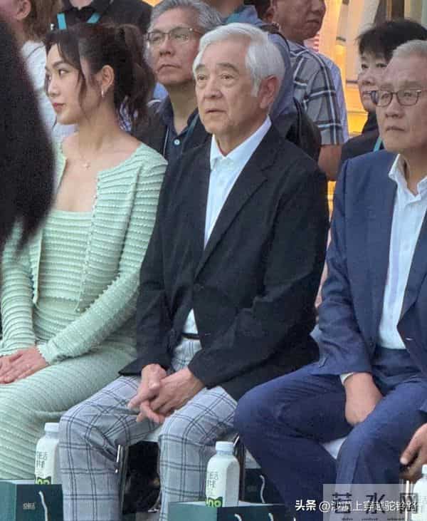 郭晶晶和欧阳夏丹现身香港K11,一个魅力十足,一个漂亮显年轻