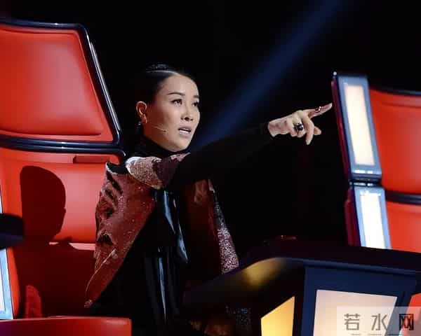 老公出轨风波两月后,57岁的那英凭一次较真,就实现了口碑暴增