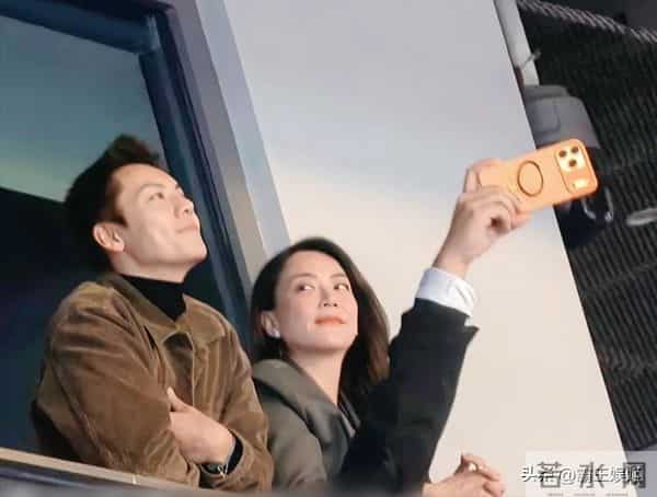 陈伟霆现身谢霆锋演唱会现场,侧颜逆天,霍汶希看得都犯花痴了