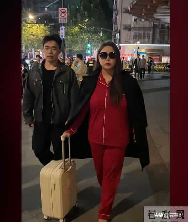 博主模仿李湘冲上热搜，李湘发文晒瘦身照回击，看来她也坐不住了