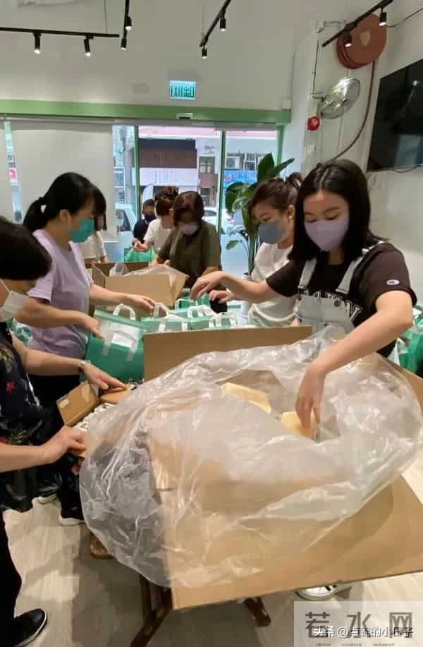 甘比和情敌在较劲，给17岁女儿生日过于低调了！