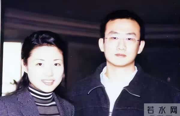 连续17年主持春晚的她,12年婚姻终究离婚,坦白:婚姻只会痛苦