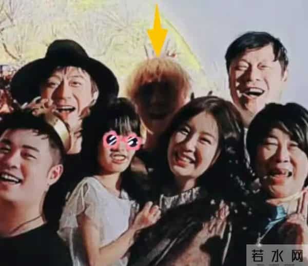 陈赫40岁生日合影鹿晗面部黢黑,范志毅罕见露面,寿星姿势惹非议