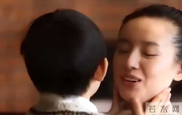 离婚12年,潘粤明再次让世界“刮目相看”,45岁的董洁后悔了吗?