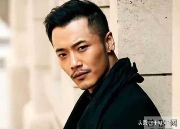 母亲是影后,丈夫是著名演员,公公是央视名嘴,34岁的她却当网红