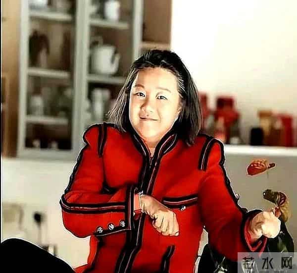 洪晃瘦身30斤惊艳现身：自信的女人，从来不会活在别人的眼睛里