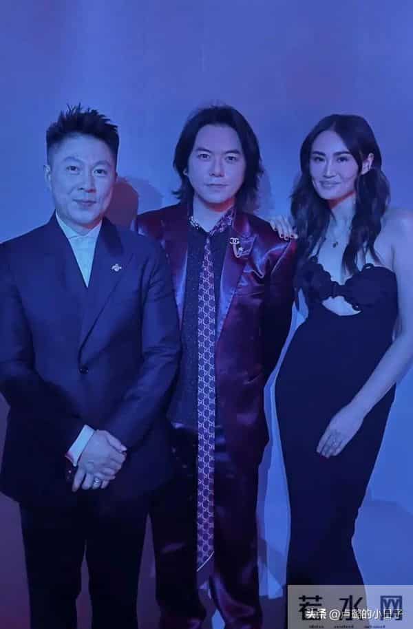 甘比和情敌在较劲，给17岁女儿生日过于低调了！