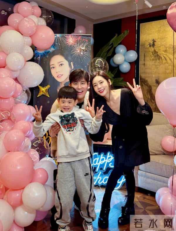 于晓光夫妇北京请客,秋瓷炫从韩国回来面相变了,脸没以前扛镜头