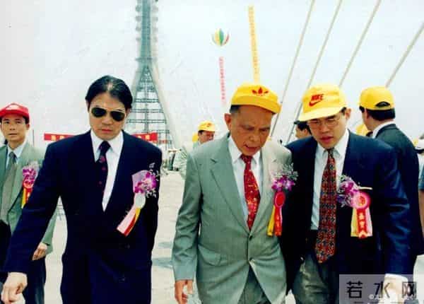 有钱也没用!火炬传递霍震霆、何超琼都来了,李嘉诚家族呢