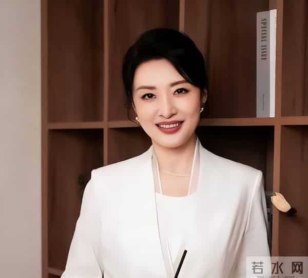 连续17年主持春晚的她,12年婚姻终究离婚,坦白:婚姻只会痛苦