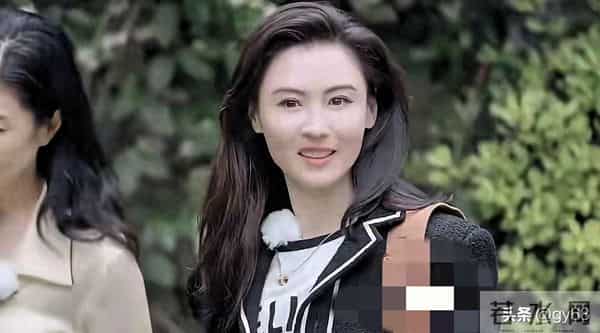 张柏芝的牛仔裤穿搭绝了！素颜状态惊艳全网