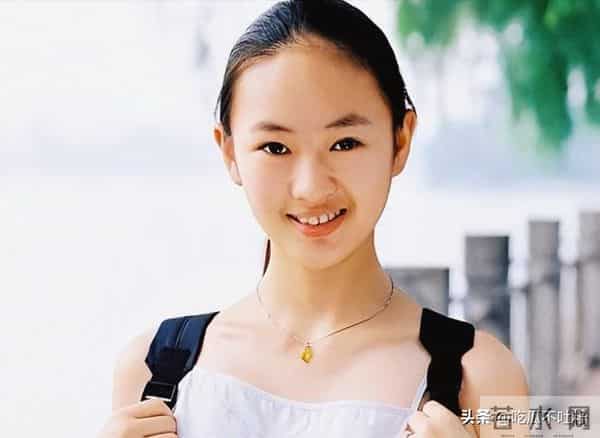 分手22年,40岁的童瑶高调官宣喜讯,如今成为张默高攀不起的存在