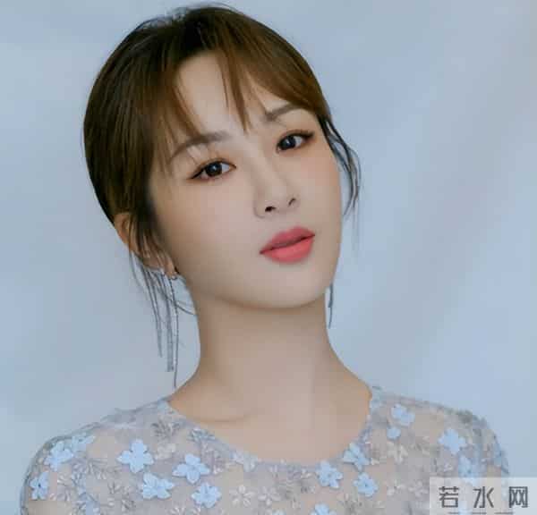 官媒公开“点名”,揭开33岁杨紫真实处境,秦俊杰那番话真没说错