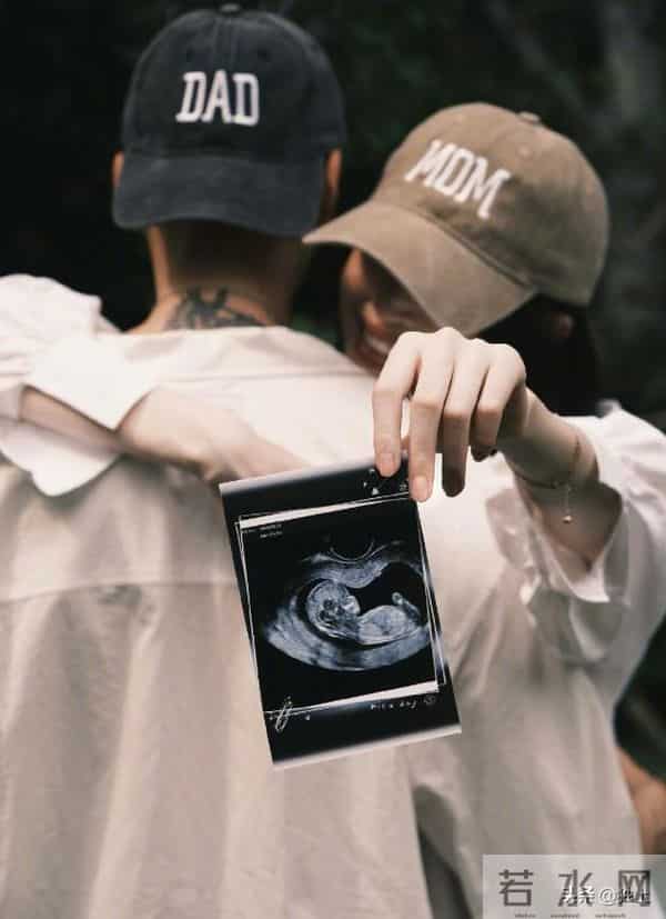 36岁何穗生子后首秀照,穿紧身服小腹紧实平坦,哪像生过孩子的?