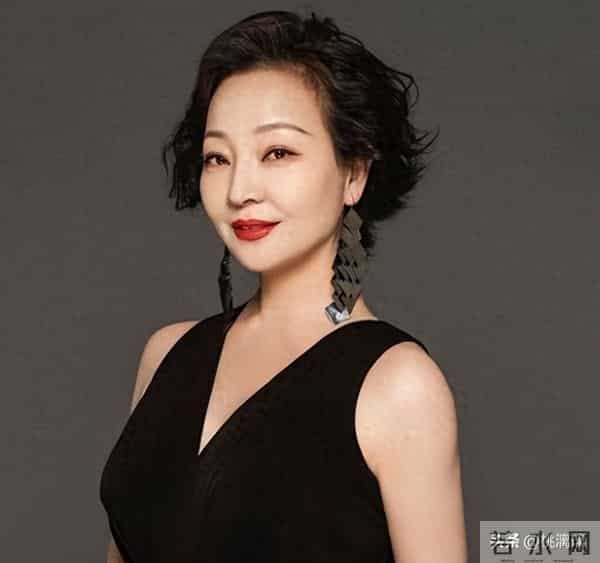 与前夫分开后,一个把儿子拉扯长大,如今与母亲相依为命生活幸福