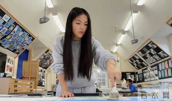 王诗龄晒留学vlog！住宿舍周末还在学习，和同学老师相处好有礼貌