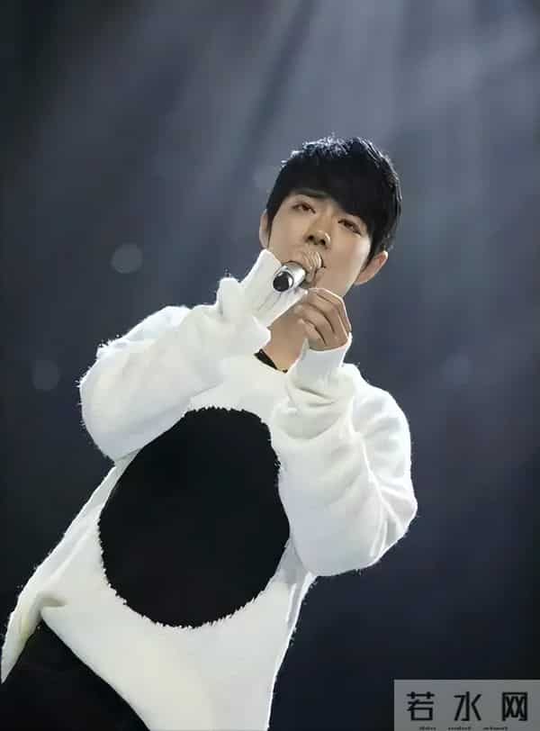 央视“点名”才几天，肖战因一个举动，再令杨紫和所有人刮目相看