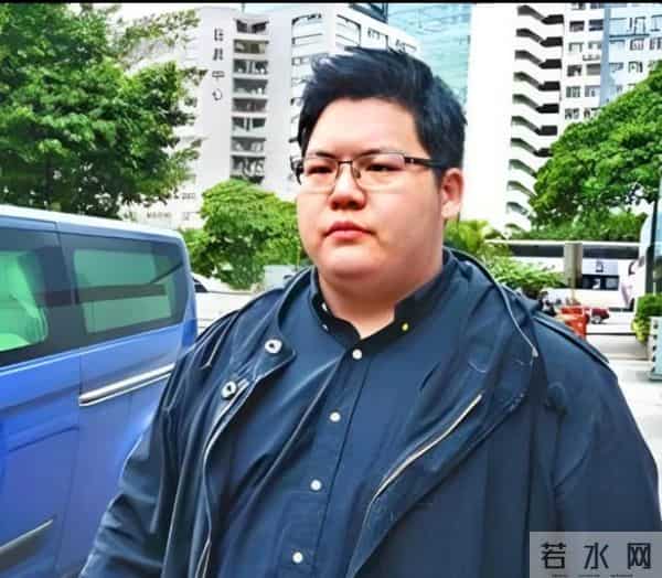 向佑彻底摆烂，南昌酒吧挥霍，新女友全程烟酒不离手